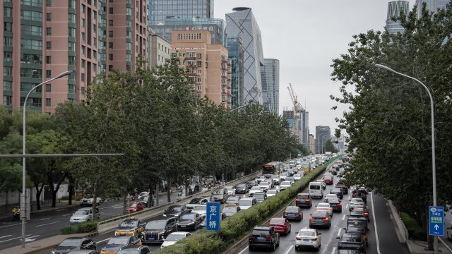 Продажи новых автомобилей в Китае сокращаются из-за слабого интереса среди молодых потребителей