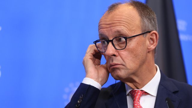 Коалиция Мерца борется за выживание на фоне обострения пенсионного спора