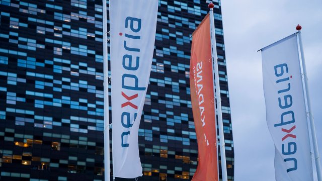 Китай возобновляет поставки чипов Nexperia в Европу