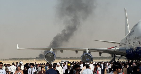 Истребитель разбился во время демонстрации на авиасалоне в Дубае ВИДЕО