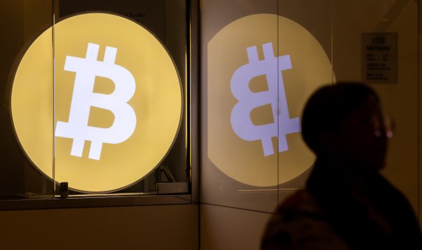 Криптовалюты потеряли 1 триллион долларов из-за нового падения Биткойна