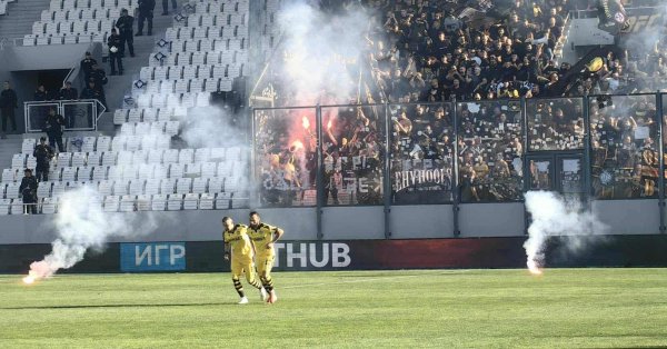 Пловдивское дерби между «Локомотивом» и «Ботевым» приостановлено