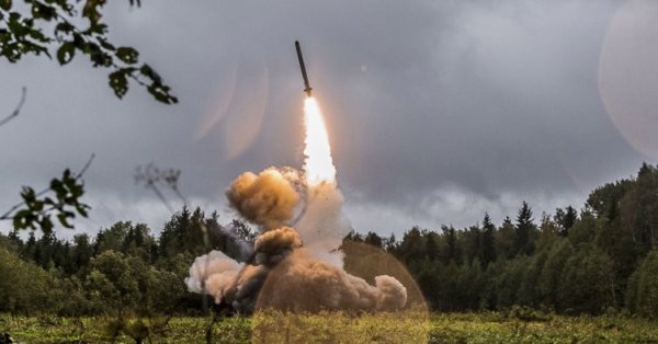 Украина уничтожила одну из российских гиперзвуковых ракет "Орешник"