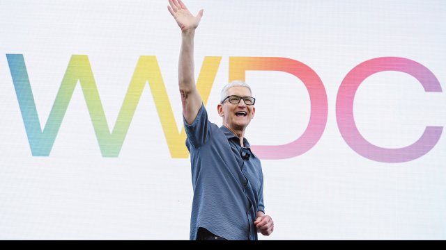 Как Тиму Куку удалось избежать катастрофы Apple в этом году?