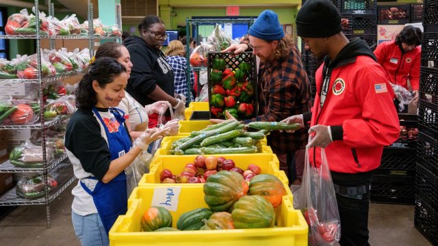 Зашедшая в тупик администрация США становится болезненной реальностью для миллионов американцев.
