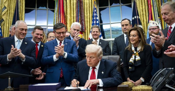 Трамп подписал законопроект, призванный положить конец бюджетному параличу в США