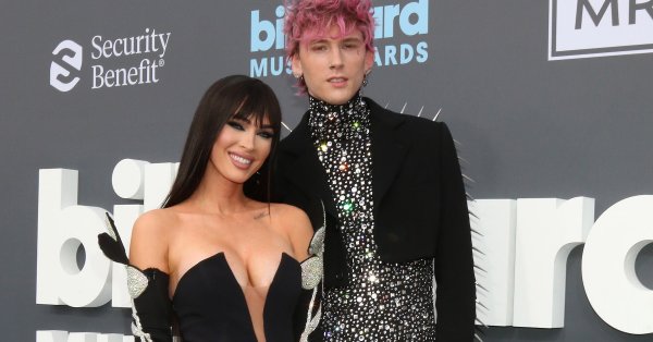 Помимо ребенка: Меган Фокс и Машин Ган Келли стали ближе