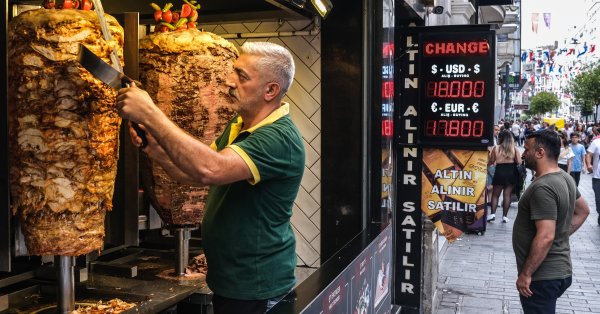 Серия смертей вселила в Стамбул страх: больше не ешьте данерсы