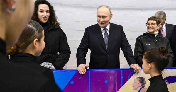 Опухшая рука Путина снова вызвала слухи о его здоровье ВИДЕО