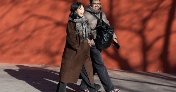 Китай тратит миллионы, чтобы заставить своих подданных вступить в брак