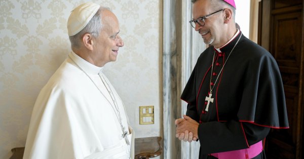 Ватикан вернул коренному населению Канады 62 артефакта