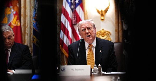 Трамп празднует, пока миллионы американцев голодают