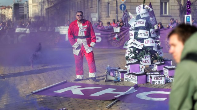 КНСБ проводит акцию протеста и требует повышения доходов