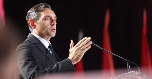 Вулин – Радеву: Болгарам следует зажечь свечи и молчать