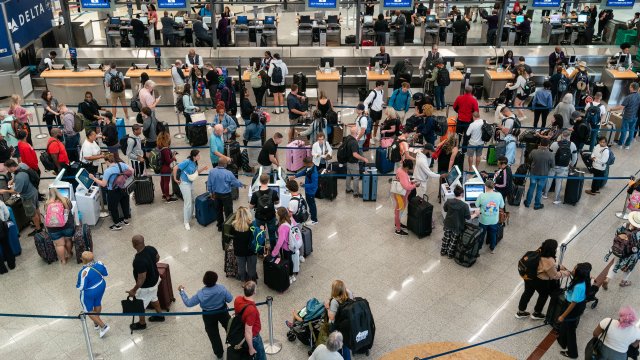 США сократят полеты на 10%, международные маршруты пока сохранены