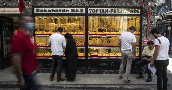 В Стамбуле задержали 21 человека за мошенничество с золотом на сумму более 2 миллиардов евро