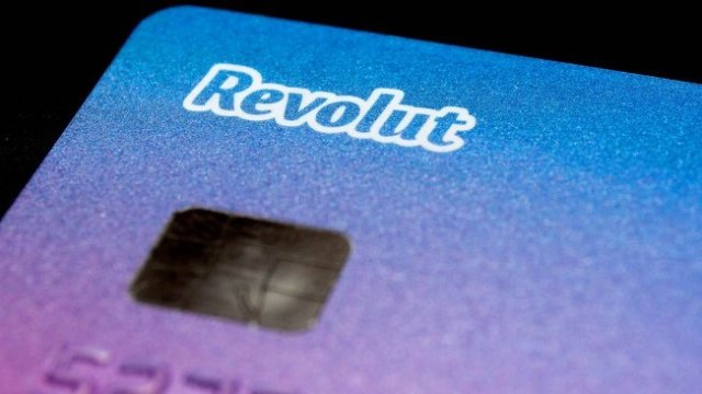 Revolut удаляет счета и карманы в BGN с 17 декабря 2025 года.