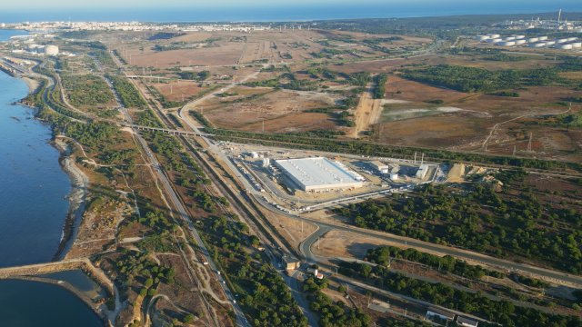 Microsoft инвестирует $10 млрд в центр обработки данных искусственного интеллекта в Португалии