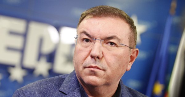 Костадин Ангелов об английском языке Рая Назарян: Он говорит с акцентом, как и Макрон ВИДЕО