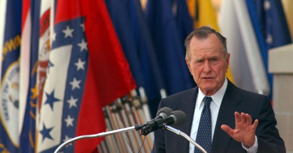 Джордж Буш-старший знал, что инопланетянин вступил в контакт с людьми на военной базе в Мексике.