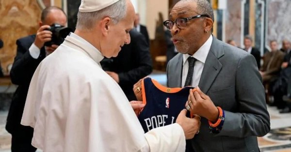 У Папы уже есть футболка «Нью-Йорк Никс» под 14-м номером.