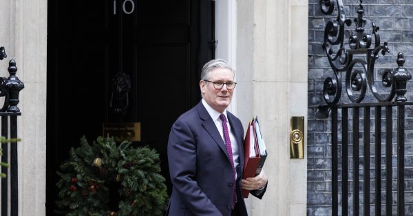 Стармер разжигает скандал на острове и приветствует прием египетского активиста