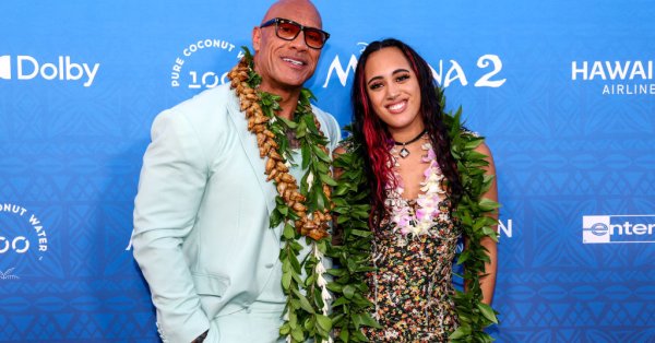 Дочь Рока подтвердила отношения с молодой женщиной-борцом