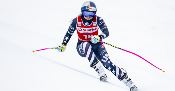 Легенда Линдси Вонн одержала первую за более чем семь лет победу в лыжном спорте