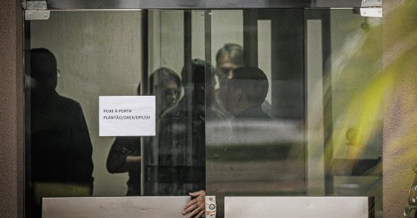 Болсонару вышел из СИЗО ради операции