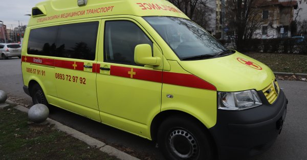 22-летний мужчина погиб, врезавшись на машине в дерево