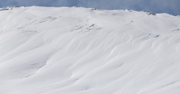 Четыре туриста погибли при сходе лавины в Греции