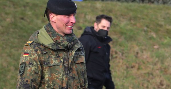 Пентагон прервал военные контакты США с Германией