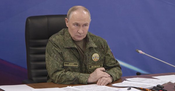 Вперед, несмотря ни на что: баланс Путина за последнюю неделю 2025 года.