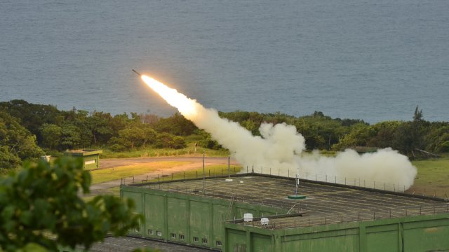 США одобрили крупнейшую в истории продажу оружия Тайваню на сумму 11,1 миллиарда долларов.
