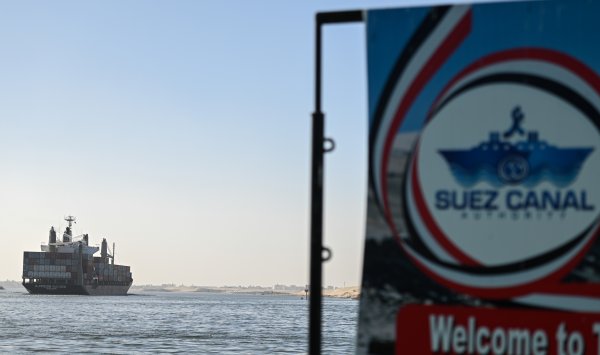 Открытие Суэцкого канала может стать новогодним подарком для сырья