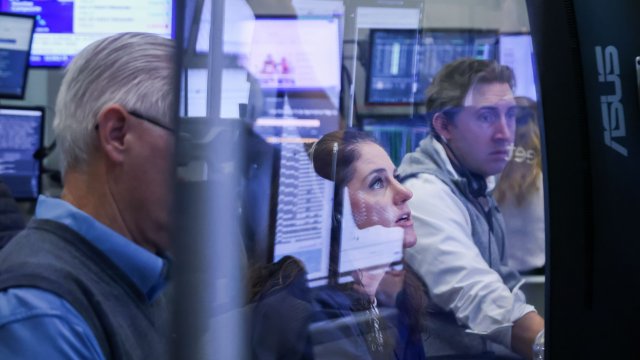 Индекс Dow Jones прибавил почти 500 пунктов после решения ФРС по процентной ставке