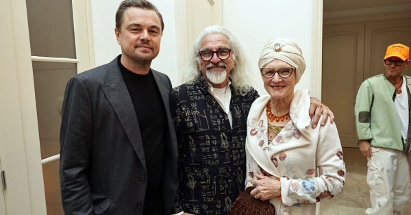 Мачеха и отец Лео Ди Каприо затмили всех своим редким появлением