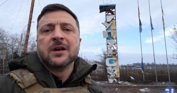 Зеленский посетил прифронтовой город Купянск