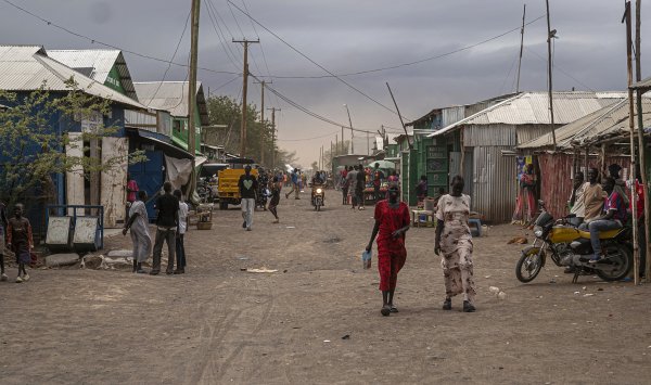 Как сокращение помощи США влияет на крупнейшие в мире лагеря беженцев