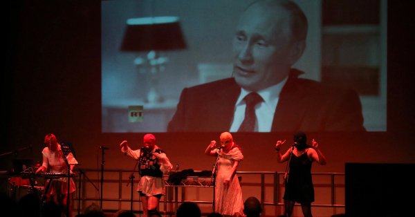 «Мы фашисты»: мемуары Pussy Riot о проблемах с Россией