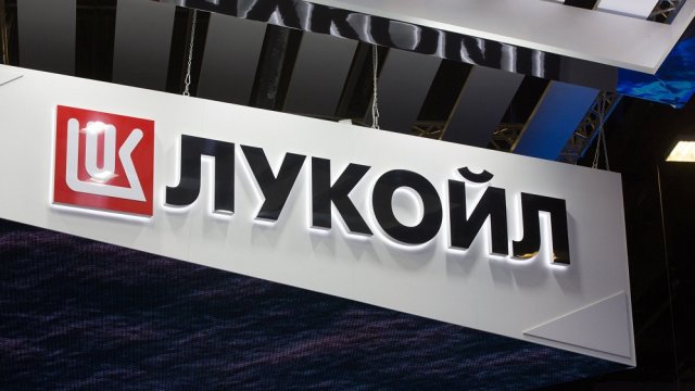 США продлили освобождение от санкций для "Лукойла" до заключения сделки