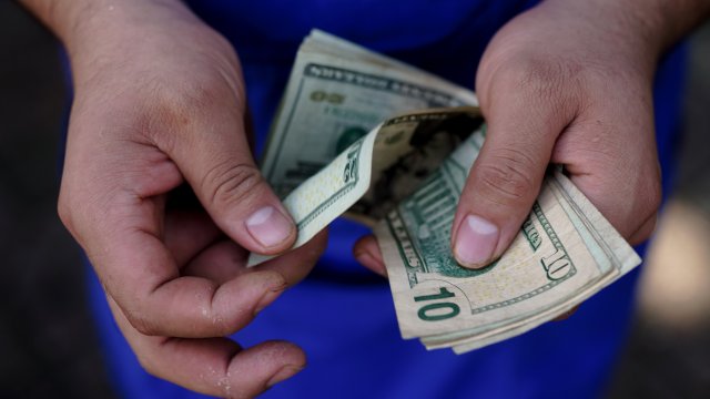 Доллар готовится к худшей неделе с июня