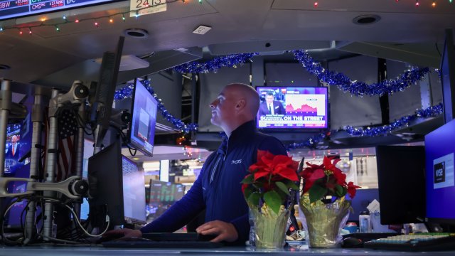 Уолл-стрит начинает рождественскую сессию с оптимизмом и смотрит в будущее на следующий год*