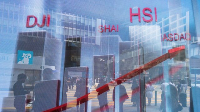 Азиатские индексы закрылись преимущественно снижением под давлением Уолл-стрит