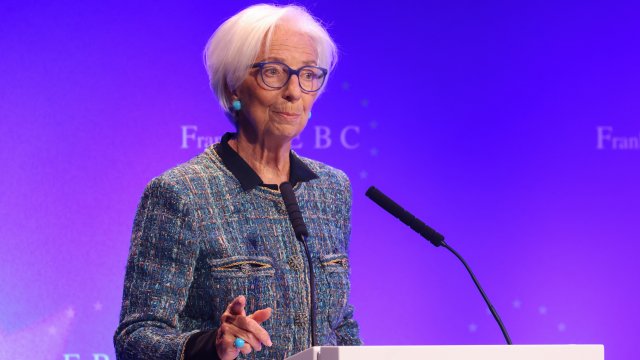 Лагард: Инфляция в еврозоне останется близкой к целевому показателю в 2% в ближайшие месяцы