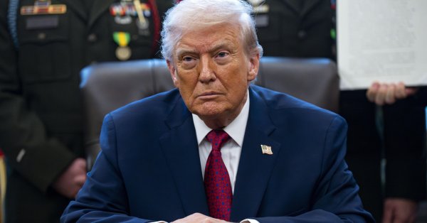 Величие или одержимость: Центр Кеннеди теперь будет называться Трамп-Кеннеди