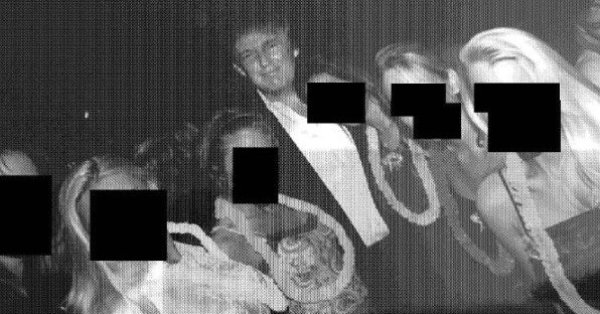 Появилось фото Трампа с некоторыми из жертв Эпштейна