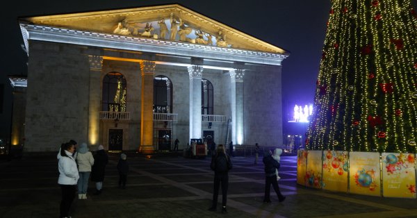 Новый блестящий театр Мариуполя говорит все о планах Путина в отношении Украины