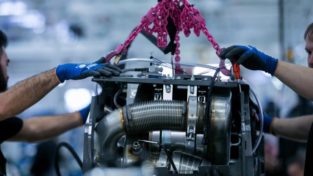 Спад в машиностроении мешает попыткам Мерца реструктуризироваться