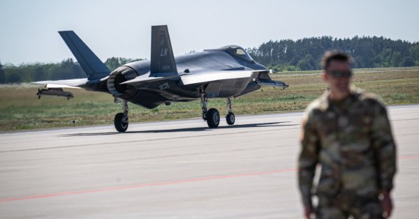 Польша подняла истребители после российских ударов на западе Украины